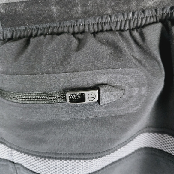 LULULEMON | Surge linerless stretch athletic gym shorts 5" - Picture 4 of 10